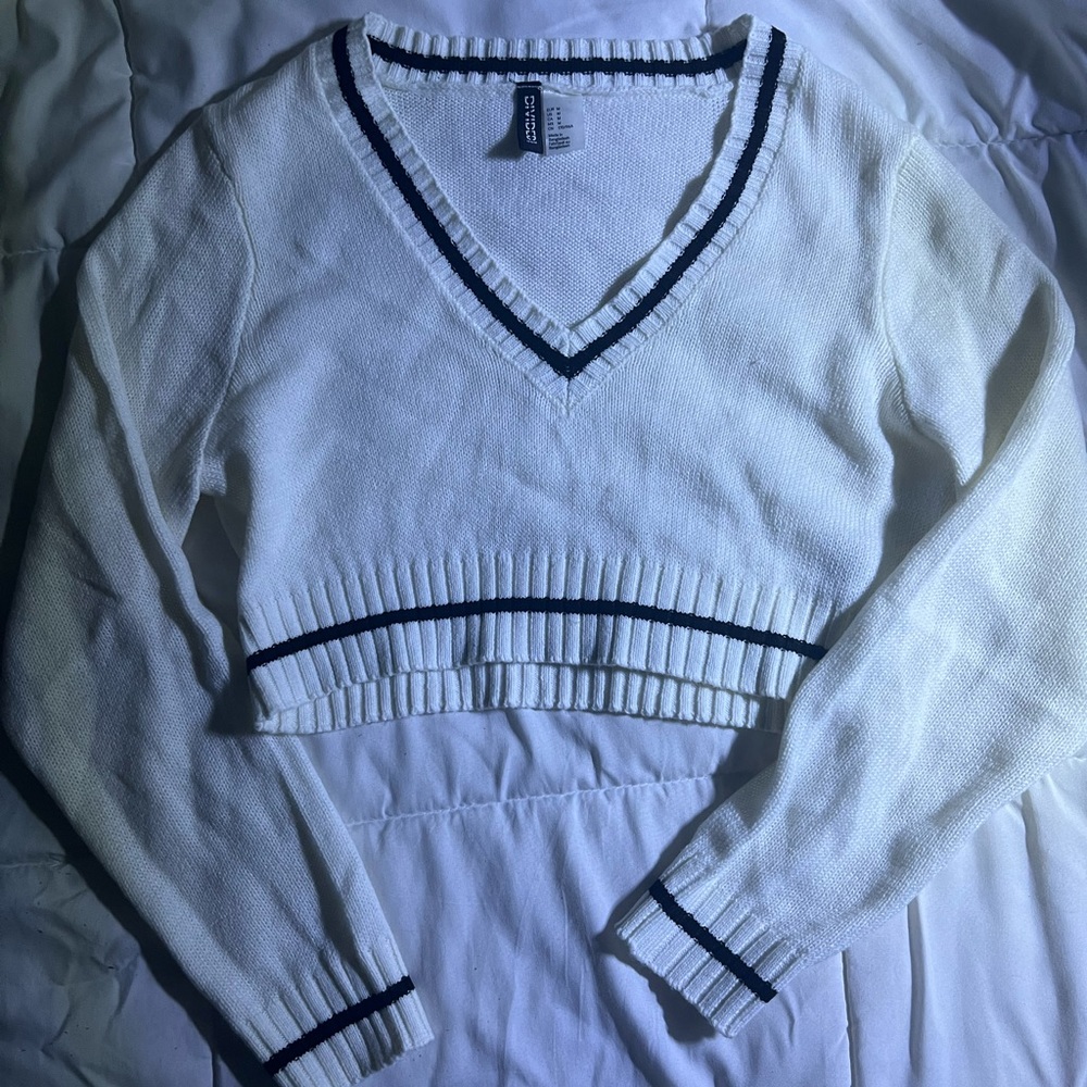 Cute cropped H&M sweater